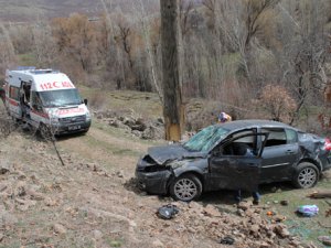 Otomobil uçuruma yuvarlandı: 4 yaralı