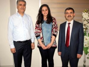 Mersin Fem Dershanesi Öğrencisi Ygs'de Türkiye 3. Sü Oldu