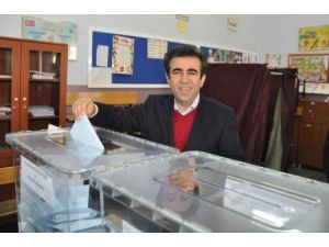 Vali Güzeloğlu, Oyunu Gazipaşa İlköğretim Okulu'nda Kullandı