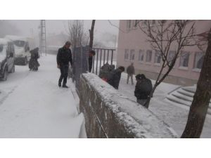 Evde Mühürlenip Getirilen Seçim Pusulası Ve Zarflar Kabul Edilmedi