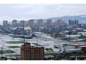 Samsun, Baharı Beklerken Kar Sürpriziyle Karşılaştı