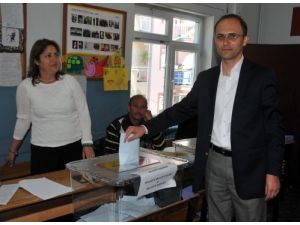 Mhp Şehzadeler Ve Yunusemre Adayları Oylarını Kullandı