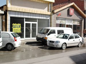 Larende boşalıyor!