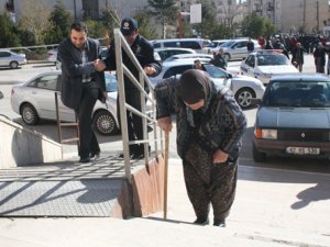 80 yaşındaki Naciye Dönmez de oy kullandı
