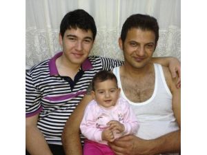 Çocuğunu Almaya Gelen Eşinin Boğazını Kesti