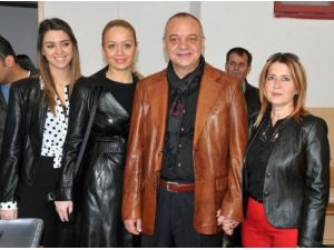 Mhp Manisa Adayı Ergün, Oyunu Eşi Ve Kızlarıyla Birlikte Kullandı