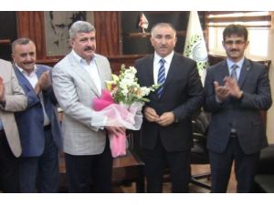 Neşet Çağlayan, Göreve Başladı