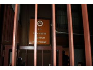 Kağıthane’de Chp Ve Mhp’nin İtirazı Üzerine Oylar Yeniden Sayılıyor