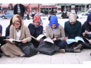 'Sokakta Kitap Okuma' Etkinliği