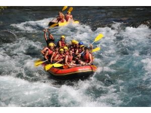 Köprülü Kanyon'da 11 Günde 9 Bin İranlı Turist Rafting Yaptı