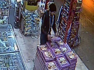 Yumurta hırsızları güvenlik kamerasında