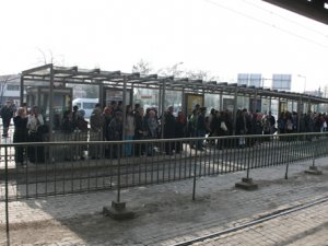 Vatandaş tramvayın azizliğine uğradı