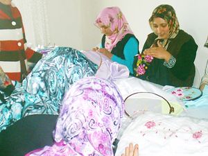 Elde kurdele işi kursu açıldı