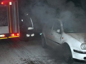 Konya'da park halindeki otomobil yandı