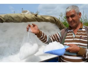 Silifkeliler Serinlemek İçin Karı Pekmezle Karıştırıp Tüketiyor