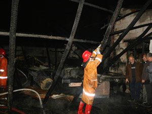 Marangoz atölyesi yangında kül oldu
