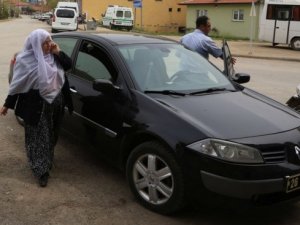 Kıyafetiyle ezber bozan kadın başkan