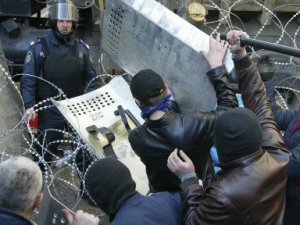 Donetsk'te Rus yanlıları bağımsızlıklarını ilan etti