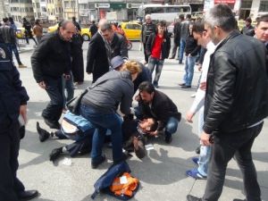 Taksim'de Zabıta Seyyar Satıcı Kavgası: 2 Zabıta Yaralı