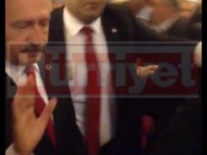 Kemal Kılıçdaroğlu'na yumruklu saldırı