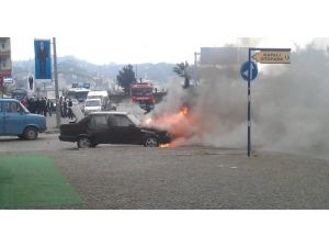 Rize’de Seyir Halindeki Otomobil Yandı