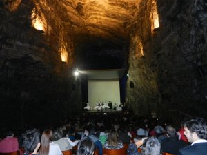 İlahi aşk köprüsü Kolombiya'ya uzandı