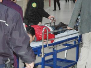 Boşanmak istediği kocası tarafından bıçaklandı