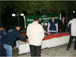 Kandil gecesinde şerbet ikramı