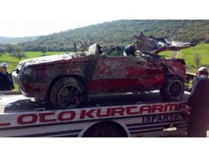 Keçiborlu'da Trafik Kazası: Evli Çift Öldü, 3 Yaşındaki Kızları Ağır Yaralı