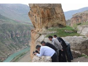 Siirt’te 300 Metrelik Uçurumun Dibinde Parçalanmış Kadın Cesedi Bulundu