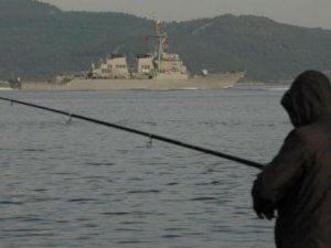 Askeri gemi Çanakkale Boğazı'ndan geçiş yaptı