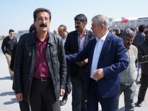 Bakanlık Müfettişleri İle Sendika Başkanları Grev Yapılan Fabrikada