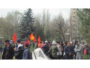 Kırgızistan’da Muhalefet Barışçıl Gösteri Düzenledi