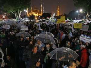 On binler Ayasofya'da namaza durdu