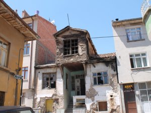 Asırlık evler viraneye döndü