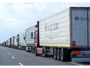 Kapıkule’de 6 Kilometrelik Tır Kuyruğu Oluştu