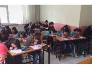 Banaz'da 'Herkes O'nu Okuyor' Sınavına Büyük İlgi