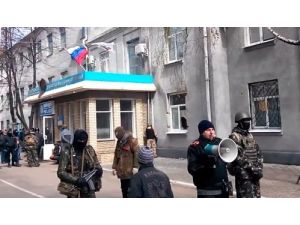 Rusya Yanlıları, Slavyansk Şehrinde Emniyet Ve İstihbarat Binasını Bastı
