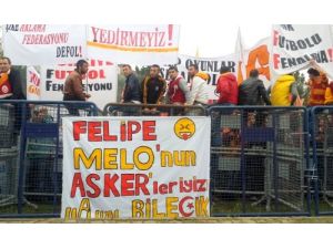 Galatasaraylı Taraftarlar, Tff Başkanı Demirören'i Protesto Etti