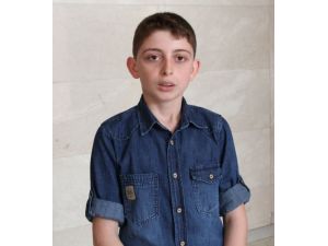 Teyzesinin Telkini İle Gittiği Kütüphanede Kitap Kurdu Oldu