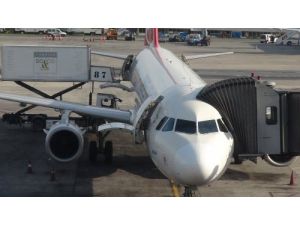 Yolcu 'Sıcaktan Patladık' Deyince Thy Uçağında Bomba Araması Yapıldı