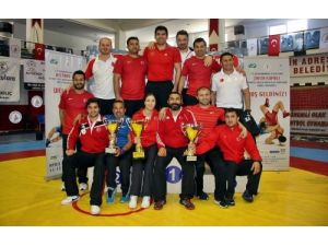 Yıldız Güreşçilerin Şampiyonluğu Zafer Kupası'na Damga Vurdu