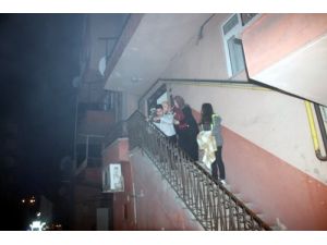 Lokantada Çıkan Yangın Apartman Sakinlerini Sokağa Döktü