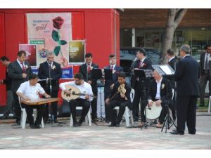 "Peygamberimiz'i (Sas) Anma Ve Anlama Adına Ne Yapsak Azdır"