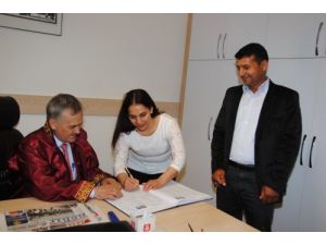 İmza Atılan Nikah Kalemi Geline Hediye