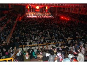 İzmirliler Efendimiz (Sav)'i Anmak İçin Naat Gecesine Koştu