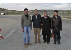 Gazete Dağıtıcısı, Bulduğu 25 Bin Lirayı Sahibine Teslim Etti