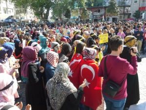 Mısır'daki İdam Kararını 'İdam Sehpası' Kurarak Protesto Ettiler