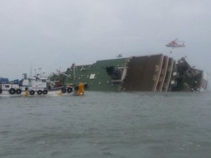 Güney Kore'de 471 kişi taşıyan gemi battı