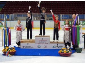 İzmir Büyükşehir Buzda Madalyaları Topladı